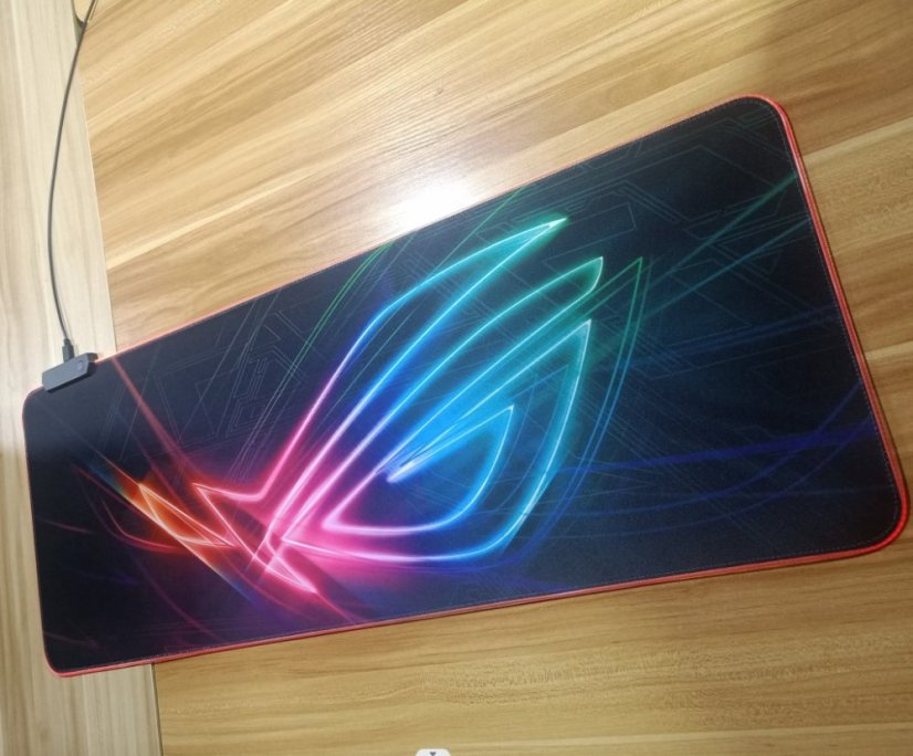 RGB podložka pod myš a klávesnicu s napájaním na USB