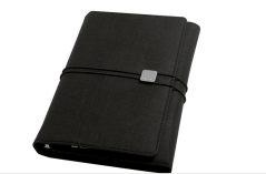 Business Case – čierny organizér na tablet, karty, perá a zápisník