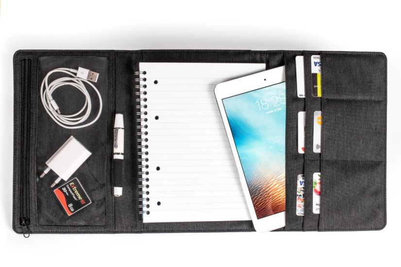 Business Case – svart organiser för surfplatta, kort, pennor och anteckningsbok